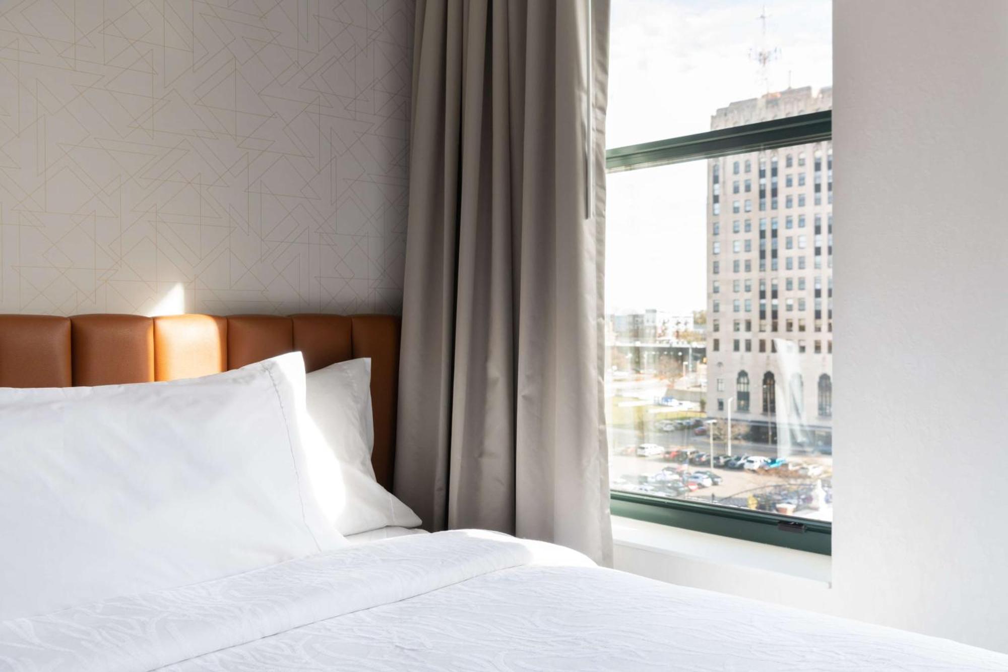 Hilton Garden Inn Flint Downtown Buitenkant foto