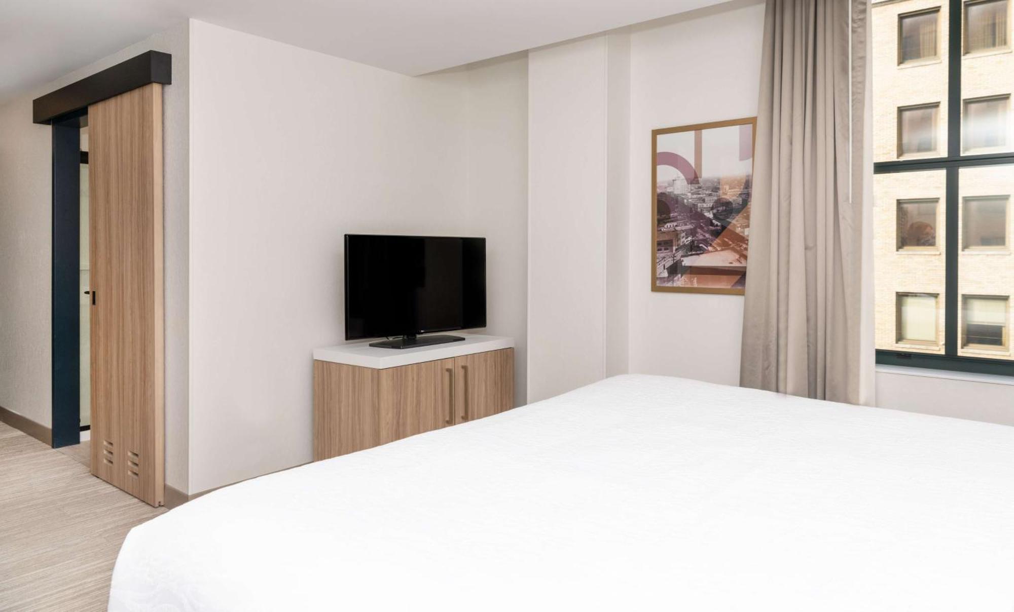 Hilton Garden Inn Flint Downtown Buitenkant foto