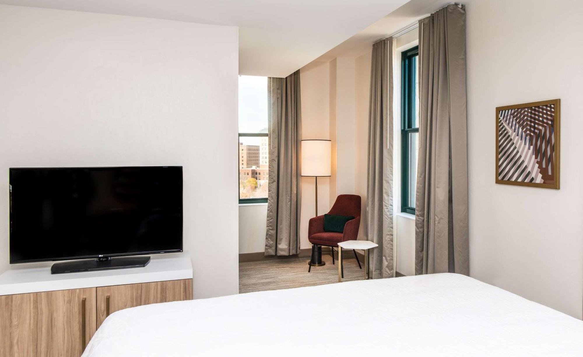 Hilton Garden Inn Flint Downtown Buitenkant foto
