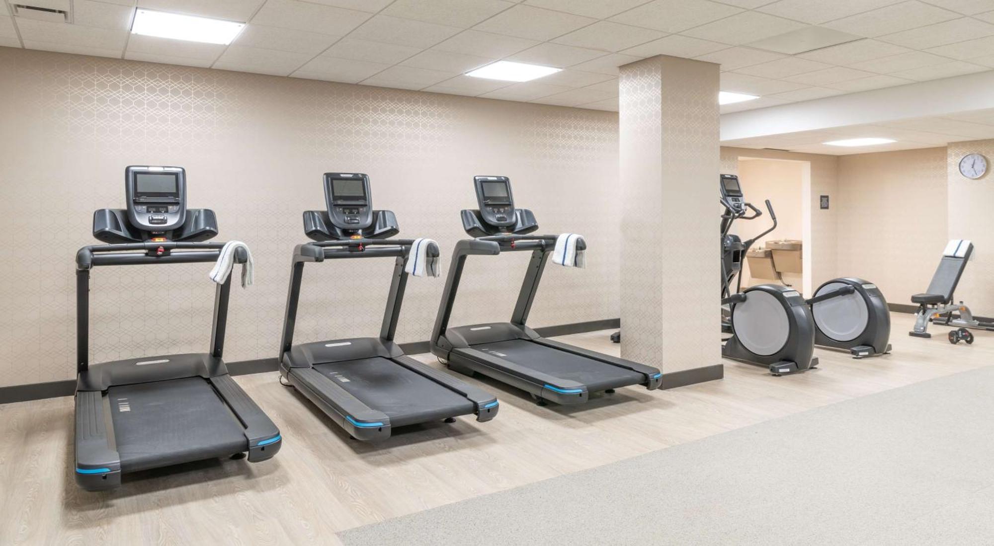 Hilton Garden Inn Flint Downtown Buitenkant foto
